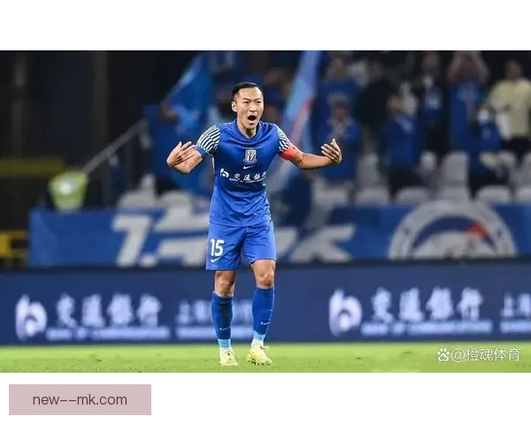 吴曦在上海申花持续稳固中场核心作用引领球队前行