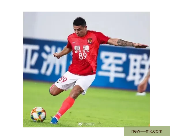 艾克森亚冠决赛绝杀助恒大捧杯缔造球队登顶亚洲的历史传奇巅峰瞬间